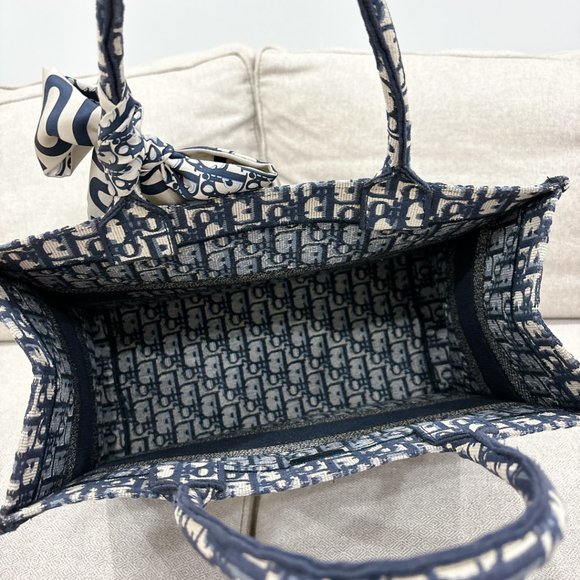 99% NEW BOOKTOTE, DIOR MEDIUM SIZE PICTURE UPDATED - Picture 2 of 9